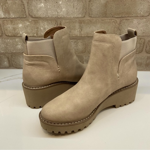 DOLCE VITA ⭐️NWOT Wedge Bootie in Dune - Picture 5 of 15